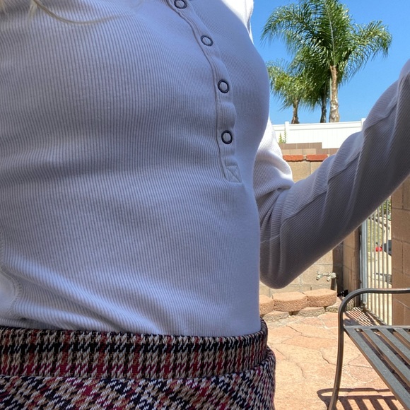 Slightly Worn White WILD FABLE Low cut long sleeve - Picture 2 of 4